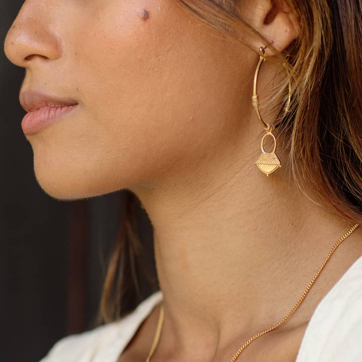 Nakila Collective - Wholesale Dangle earrings - Large Aalia hoops - brass / 18k gold plate1