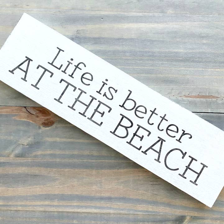 Panneau Life is Better at the Beach, décoration de maison de plage, bord de mer pour la vente par Anchored Soul Designs