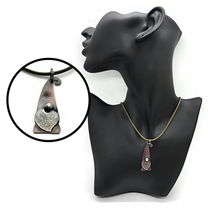 „Urmgurn“ det blandede metalnissevedhæng for engroshandel hos Bella Ornamenti