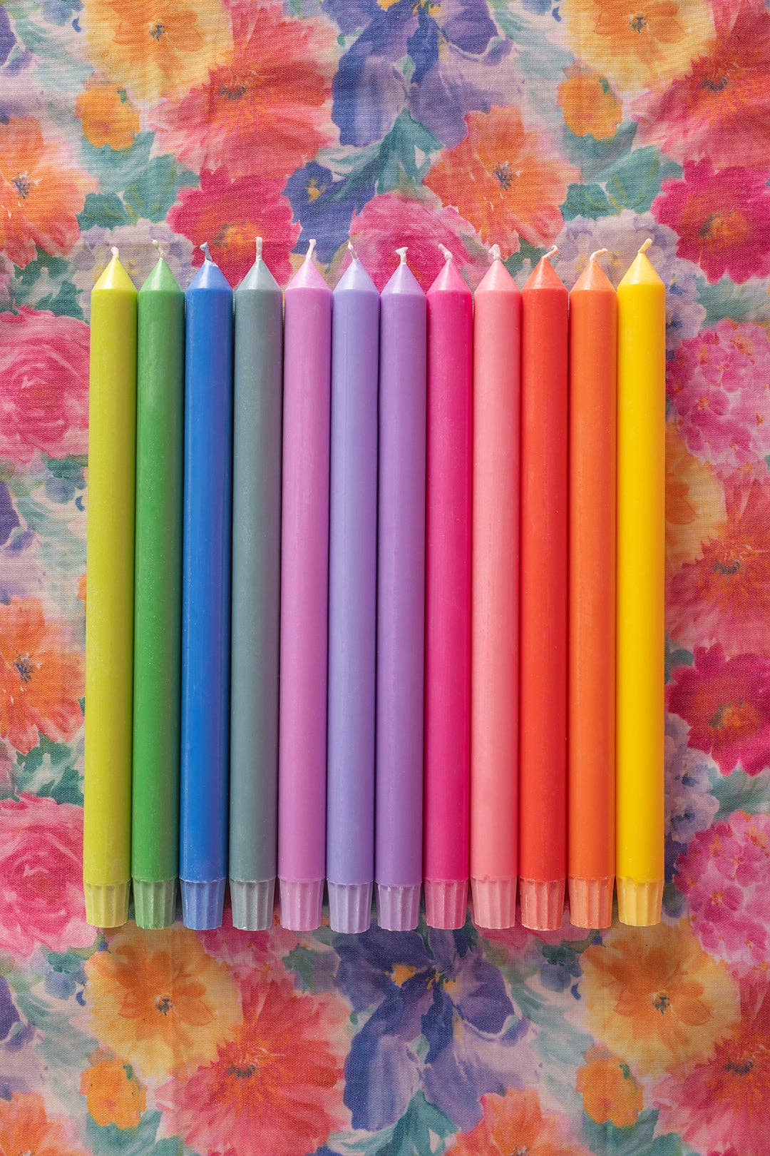 Ian Snow Ltd - Vendita all'ingrosso Candele cilindriche/candelieri - Set di dodici candele da tavola 'Dall'alba al tramonto'2