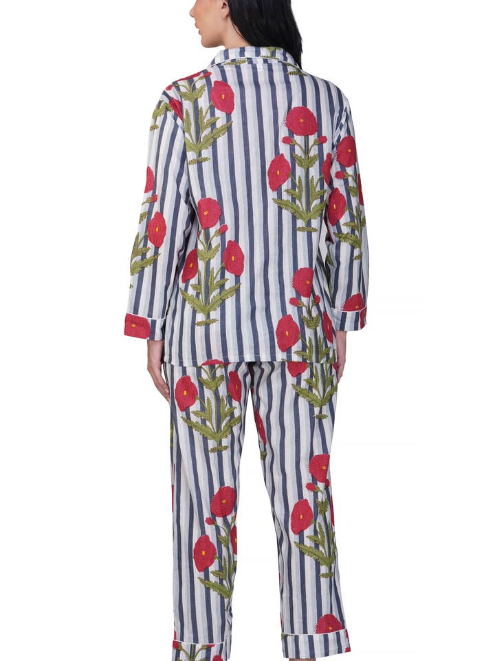 Purple Mohar – Engroshandel Pyjamasæt - Dame – Poppy Dreams: 3-delt nattøjssæt med blomster og striber6