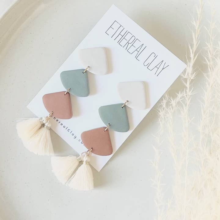 Boho Clay øreringe, Tassel Fall Style Clay øreringe for engroshandel hos Ethereal Clay