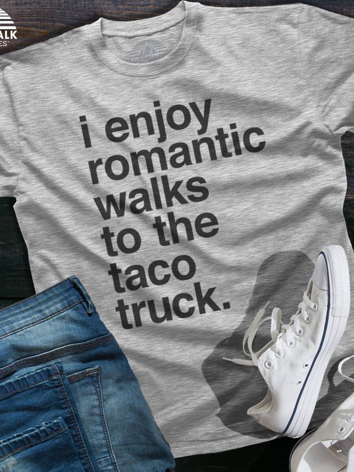 T-shirt pour homme I Enjoy Romantic Walks to the Taco Truck pour la vente par Boredwalk