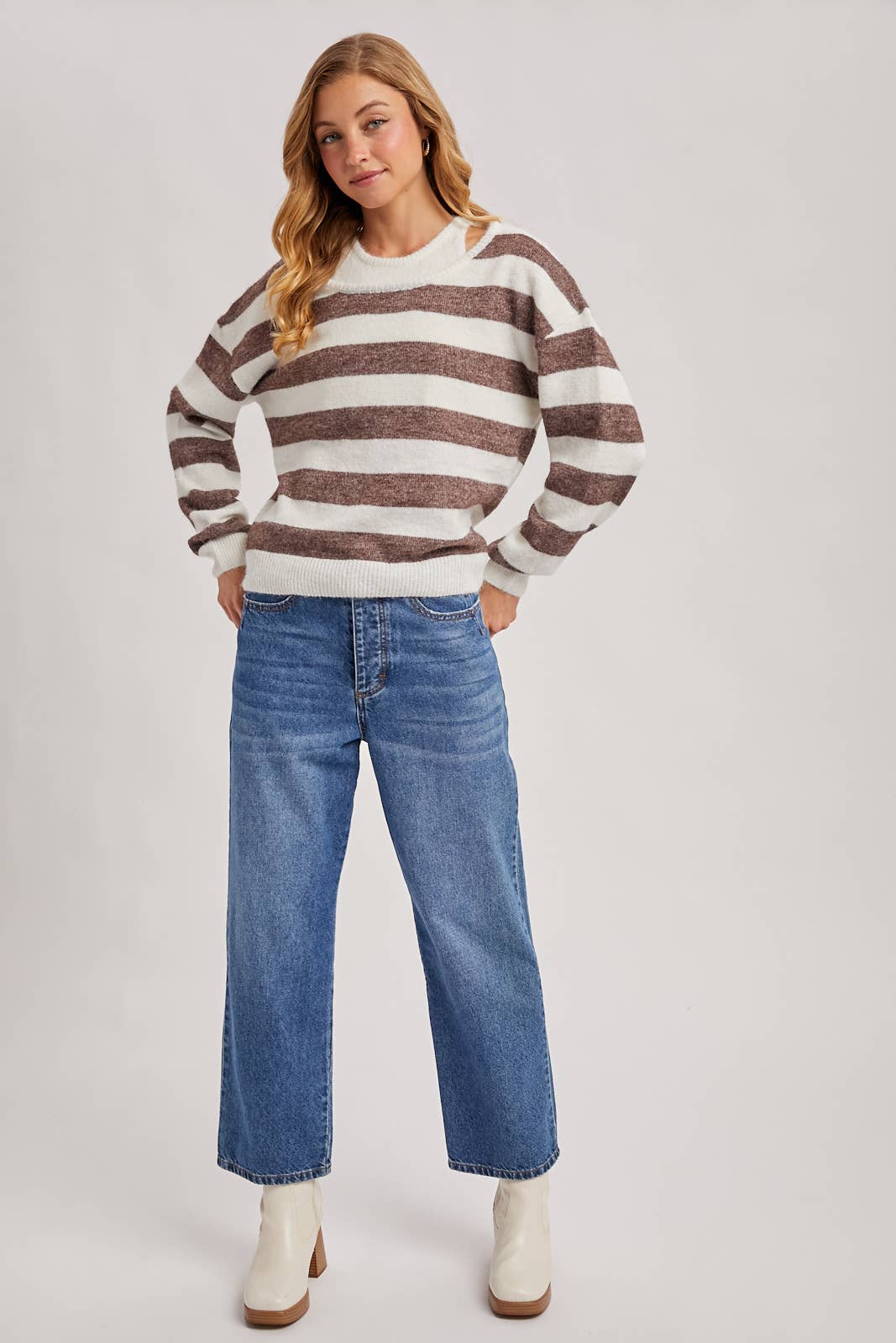 Bluivy - Wholesale Jeans - Women's - DENIM MID-RISE WIDE LEG CROPPED JEANS19