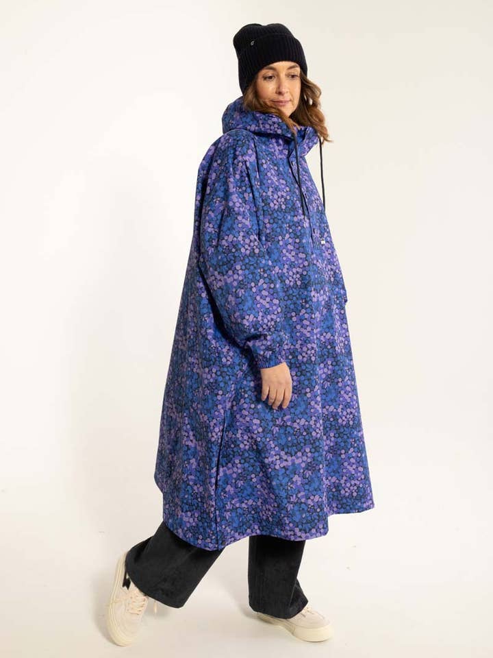 Danefae København – wholesale Poncho – Women's – Danedream Drops Rain Poncho Dark Navy BERRYGOOD3