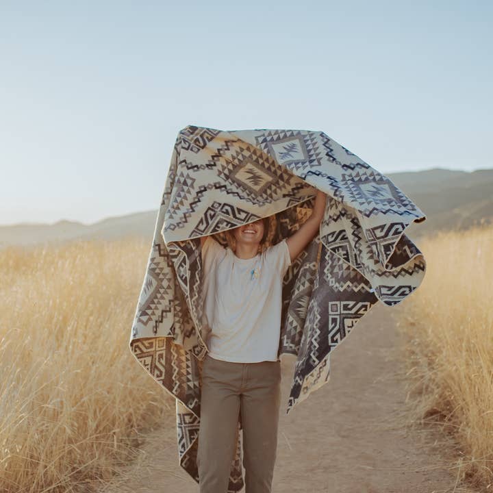 Beyond Borders Collective | Artisan-Made Blankets & Throws – Manta para sofá por atacado – Cobertor Epera - Escala Azul2