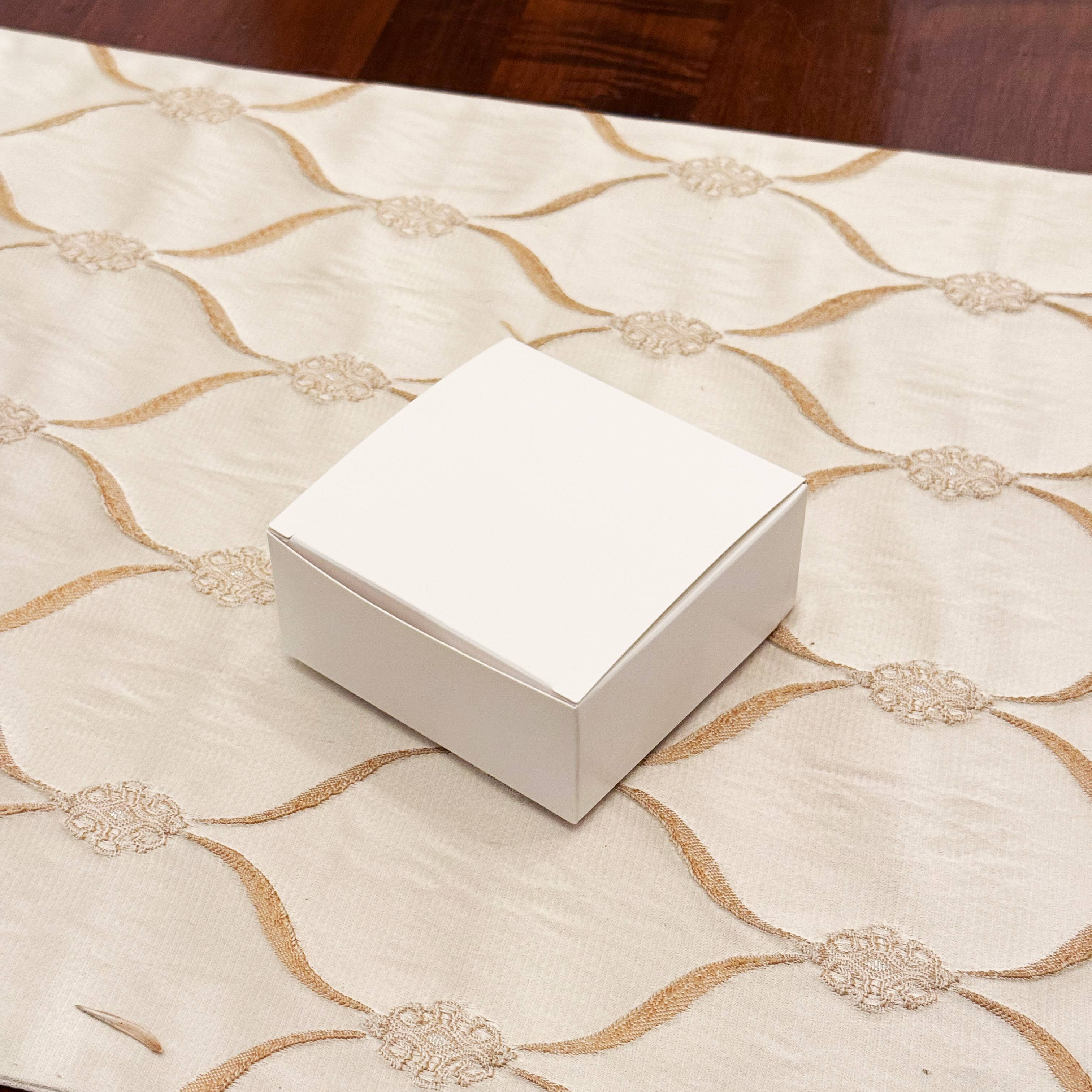 ByHome – wholesale Presentbox – 48 st, 10 storlekar små vita vikbara kartongpapperspresentaskar5