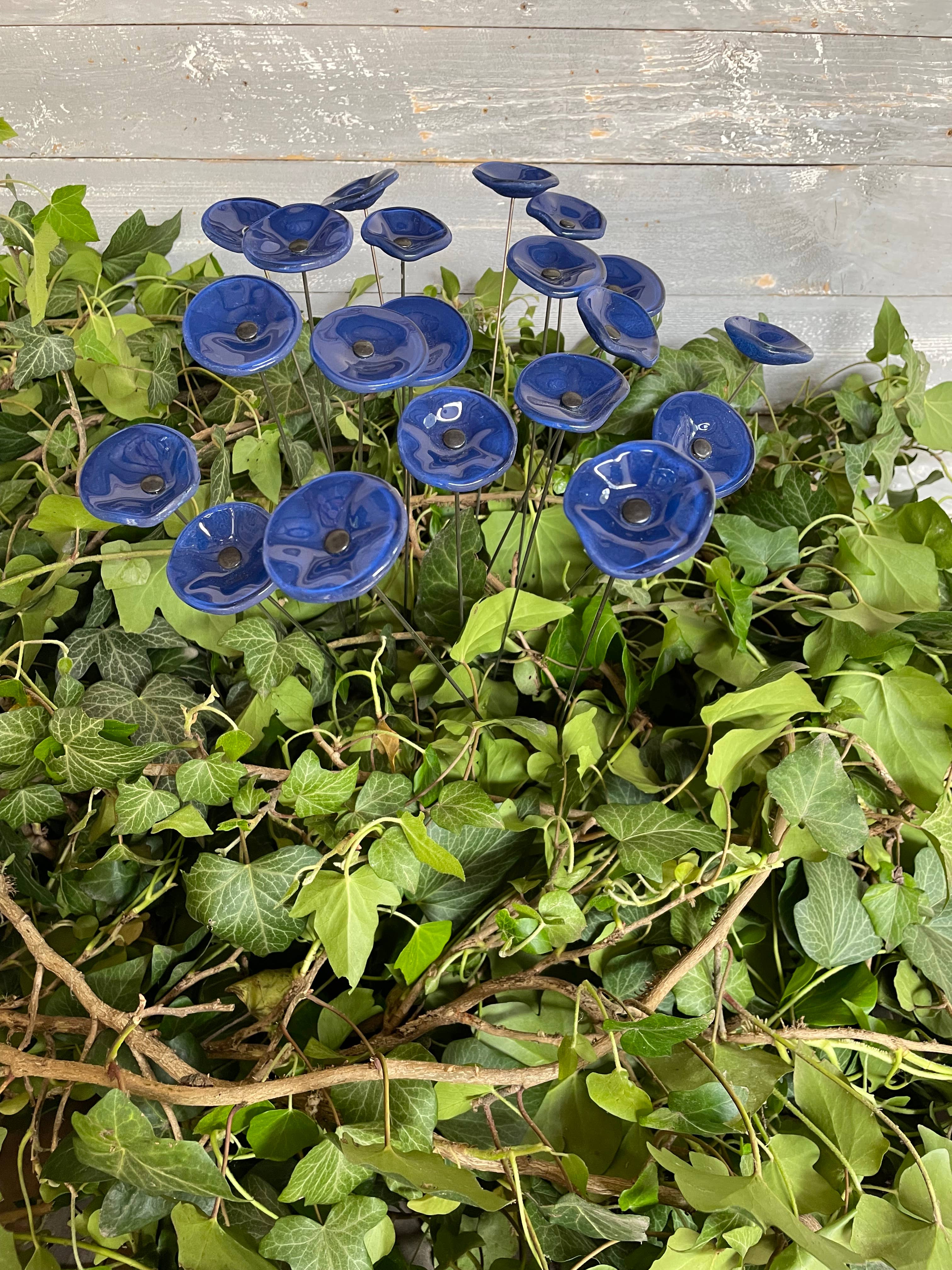 CARNEOL GLASS – Estaca de jardim/relva por atacado – Pequena flor redonda de vidro para uso interno em azul escuro3