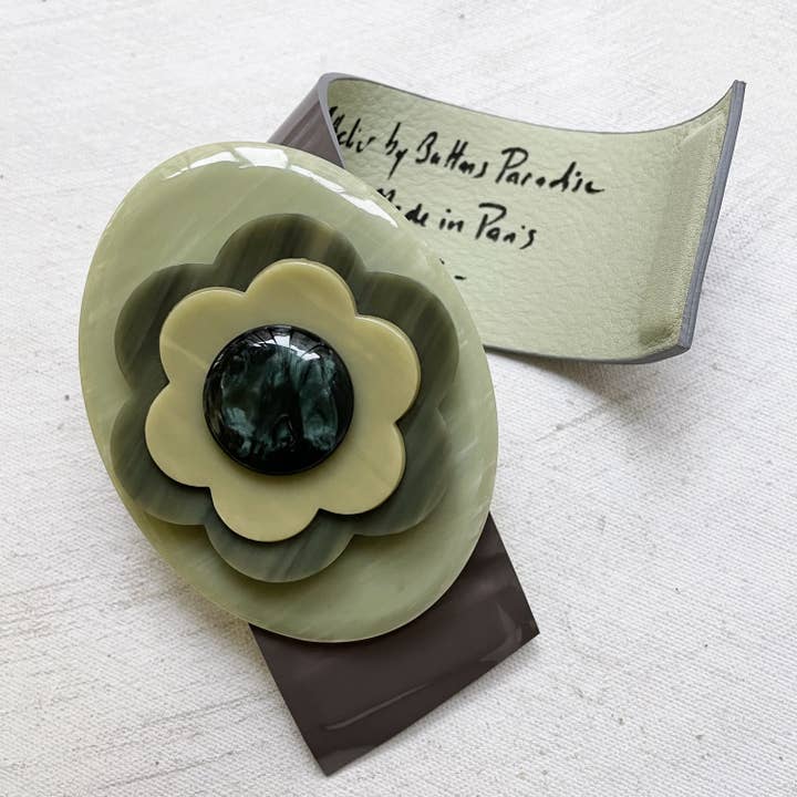 Bracciale di design originale con fiore grafico verde per la vendita all'ingrosso da parte di Buttons Paradise