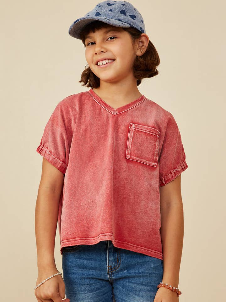 T-shirt à manches élastiques à col en V délavé pour filles pour la vente par Hayden LA