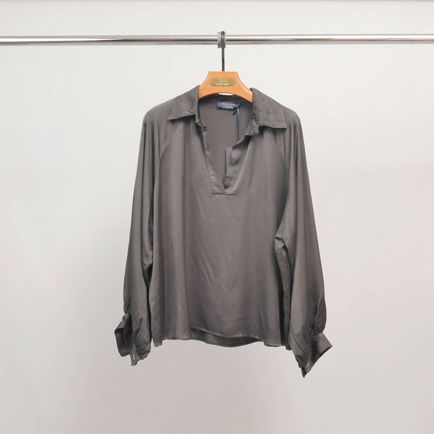 Cecile Wang – Engroshandel Tunika - Dame – Flydende tunika med V-hals og lange ærmer KD7365VS-245