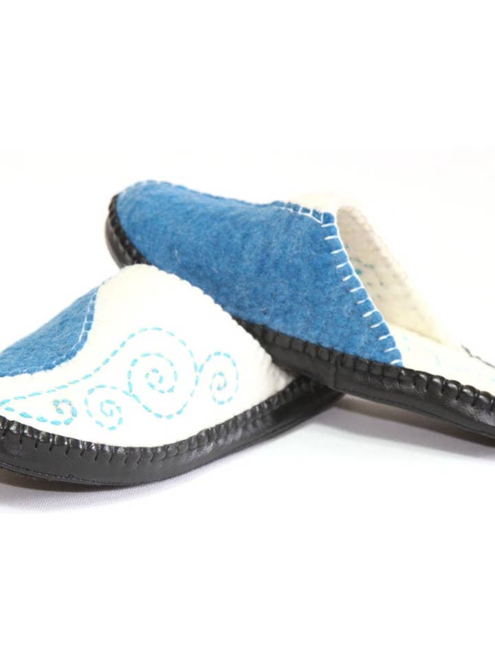 Blue Spotted Felt Slippers for wholesale by Mongulai