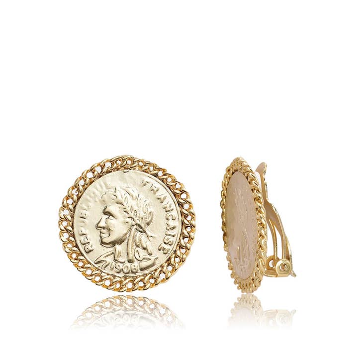 Grandes boucles d'oreilles à clip en forme de pièce française pour la vente par KARINE SULTAN