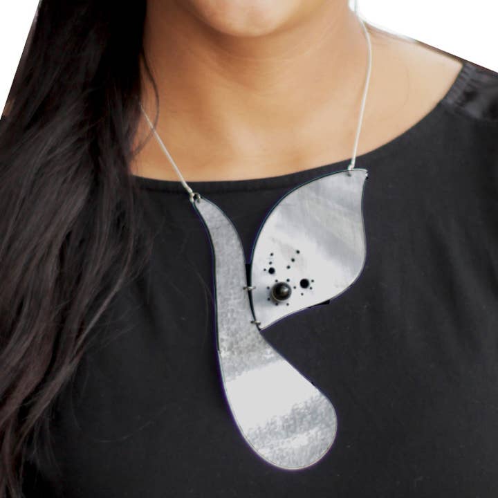 Collier Contemporain Inspiré par les Vagues de l'Océan COVE sur Chaîne en Argent Sterling de la Collection WATER pour la vente par Chick Boss LLC