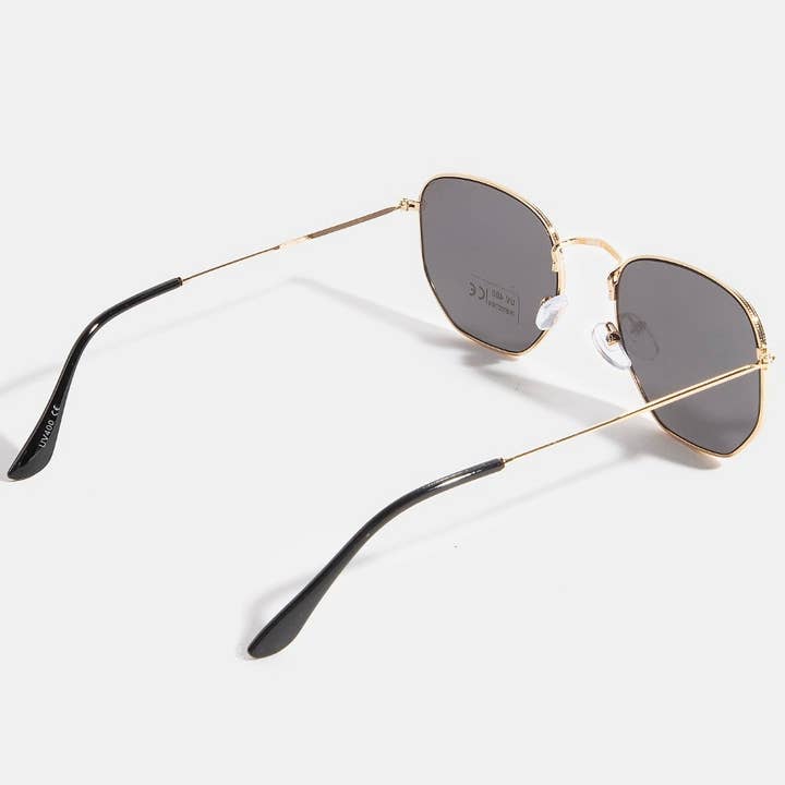 ASSORTITI Set di occhiali da sole con montatura in metallo e lenti rotonde in vendita all'ingrosso su Faire3