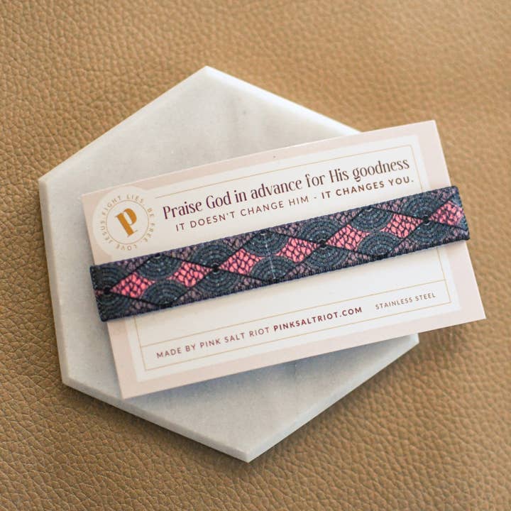 Bracelet élastique The Most Beautiful Life pour la vente par Pink Salt Riot