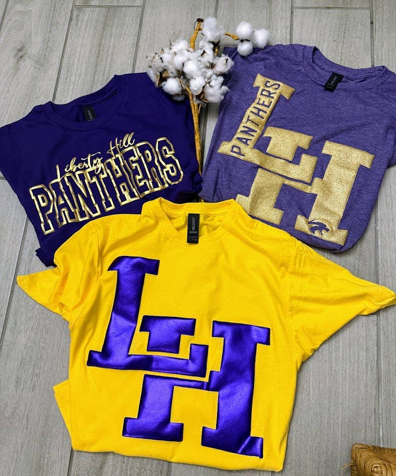 A Blessed Texas Mess Boutique - Vente T-shirt à imprimés – unisexe - T-shirts personnalisés en vinyle gonflé pour l'esprit d'école, T-shirts pour l'esprit d'équipe