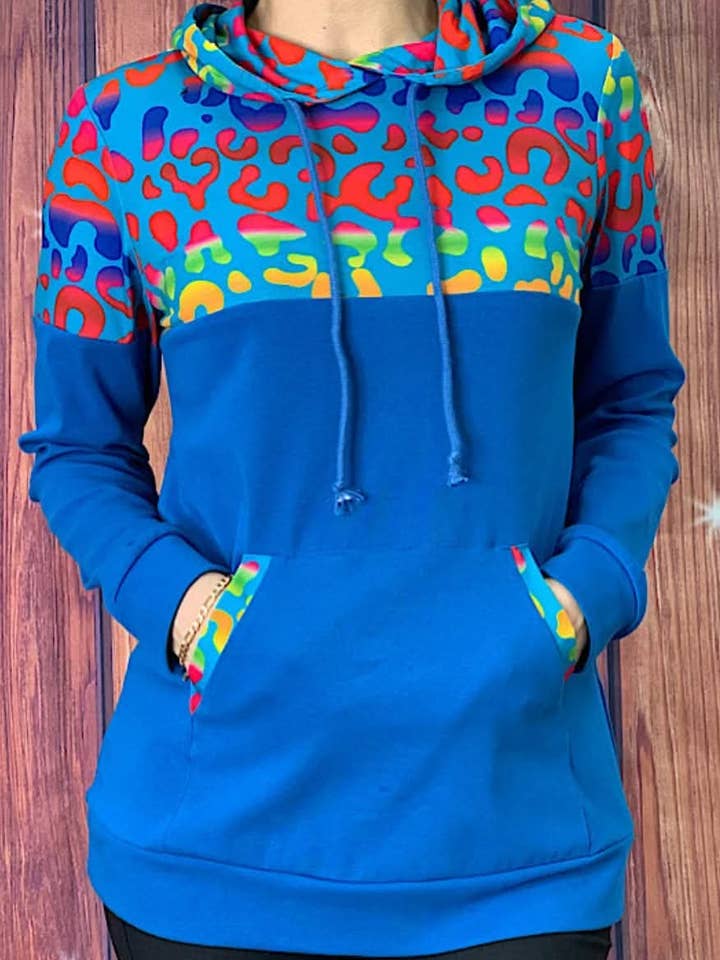 felpa con cappuccio a blocchi di colore leopardati per la vendita all'ingrosso da parte di TOO CHIC BOUTIQUE & CO. LLC