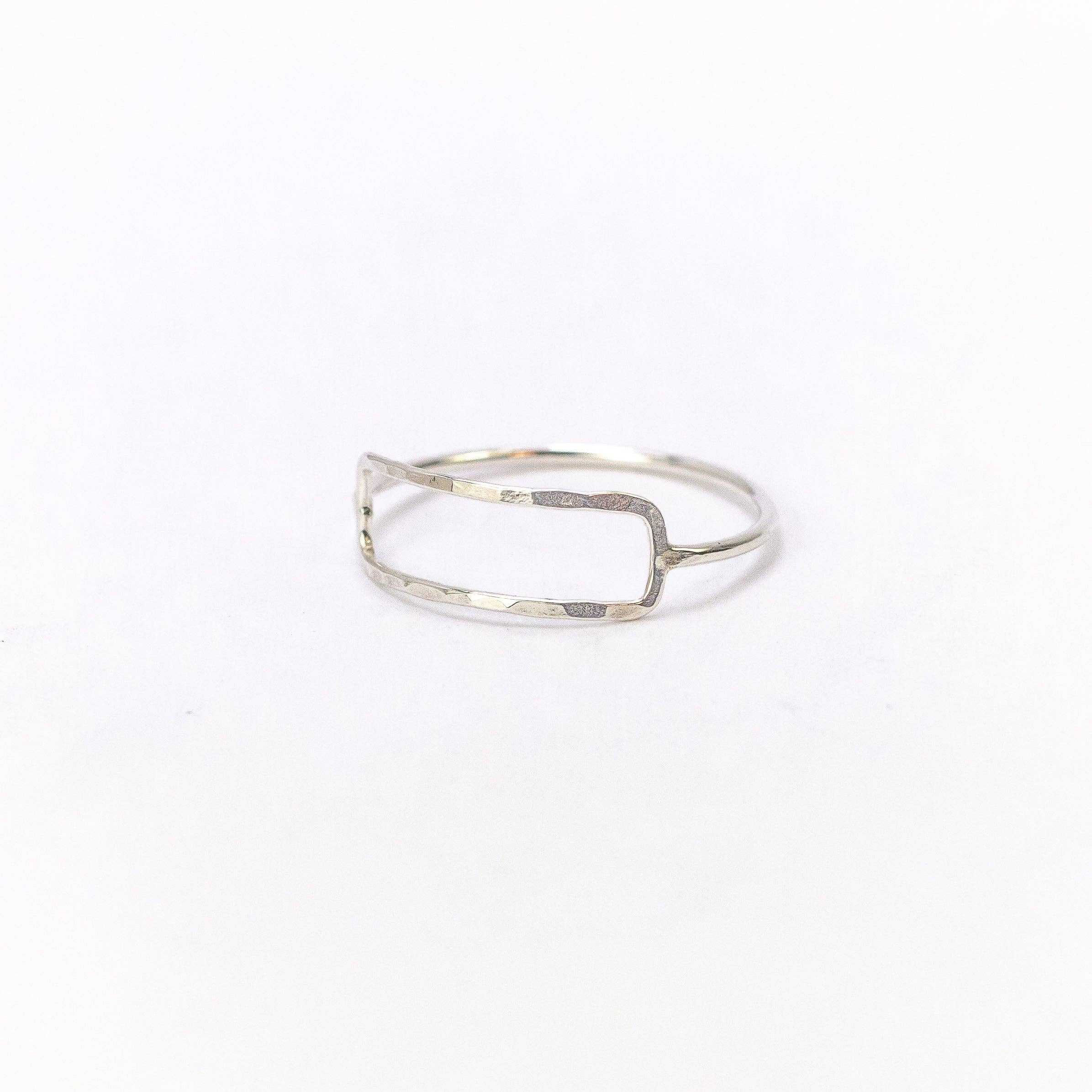 Laura J Designs - Vente Anneau/bague à empiler - Bague rectangulaire délicate0