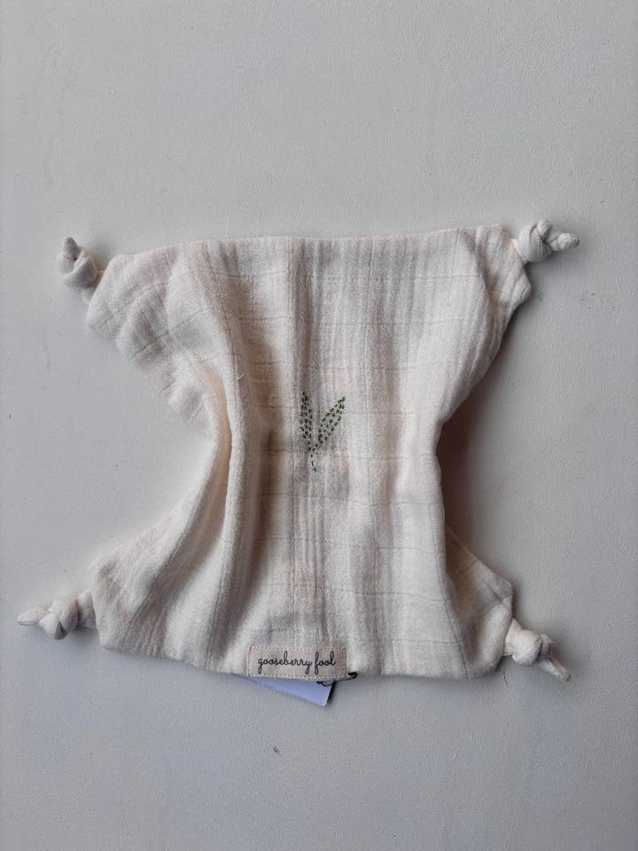 Organic cotton muslin baby comforter for wholesale by Gooseberry fool