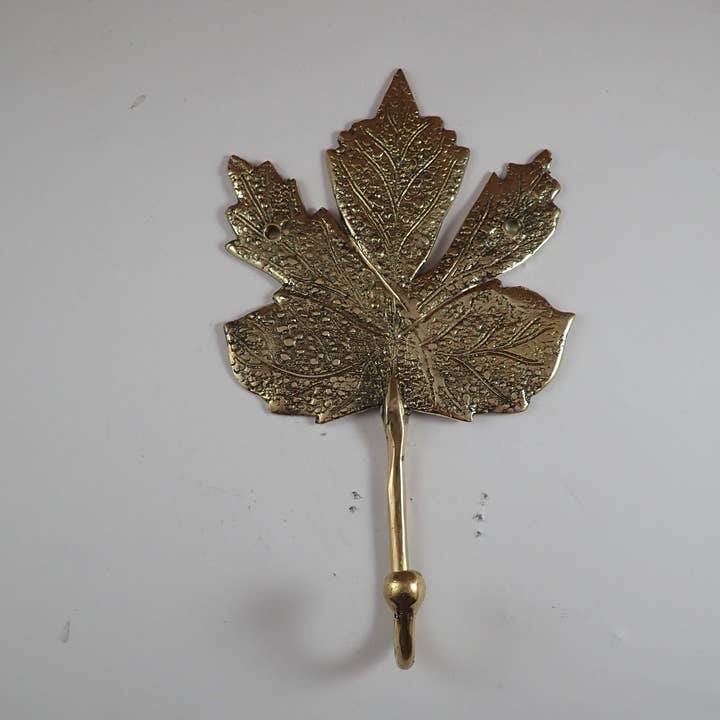 Crochet ou patère en laiton en forme de feuille d'érable pour la maison pour la vente par Ubud Glass