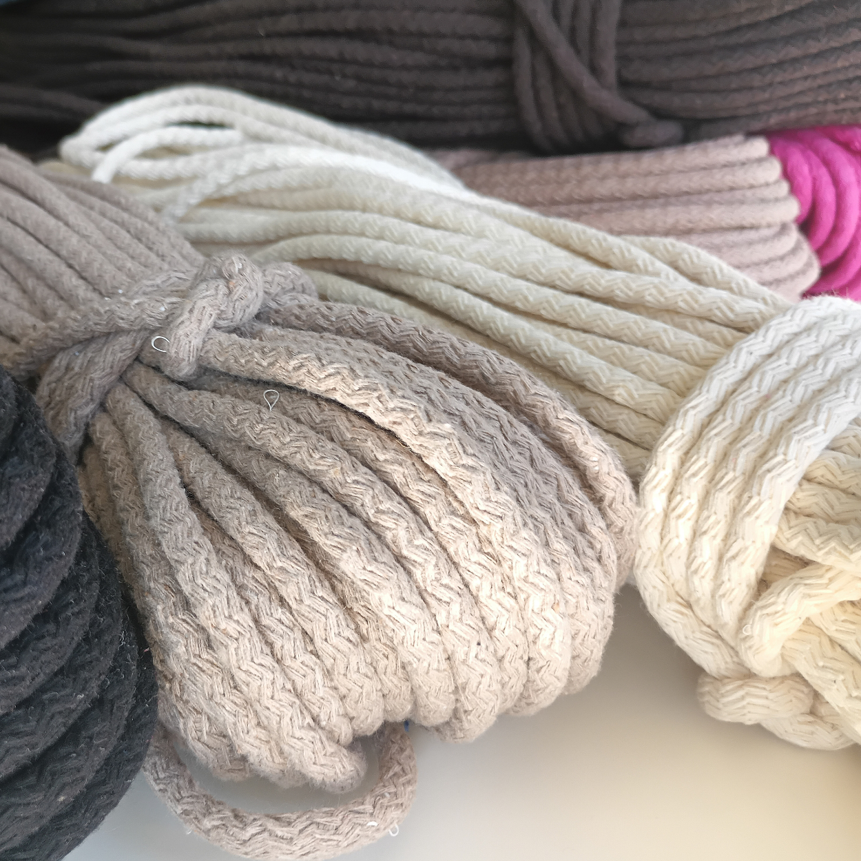 Dream Trimming Goods LLC - Wholesale Craft Supplies - Natural Cotton Rope 1/4' inch x 500 Yards – Dream Trimming10