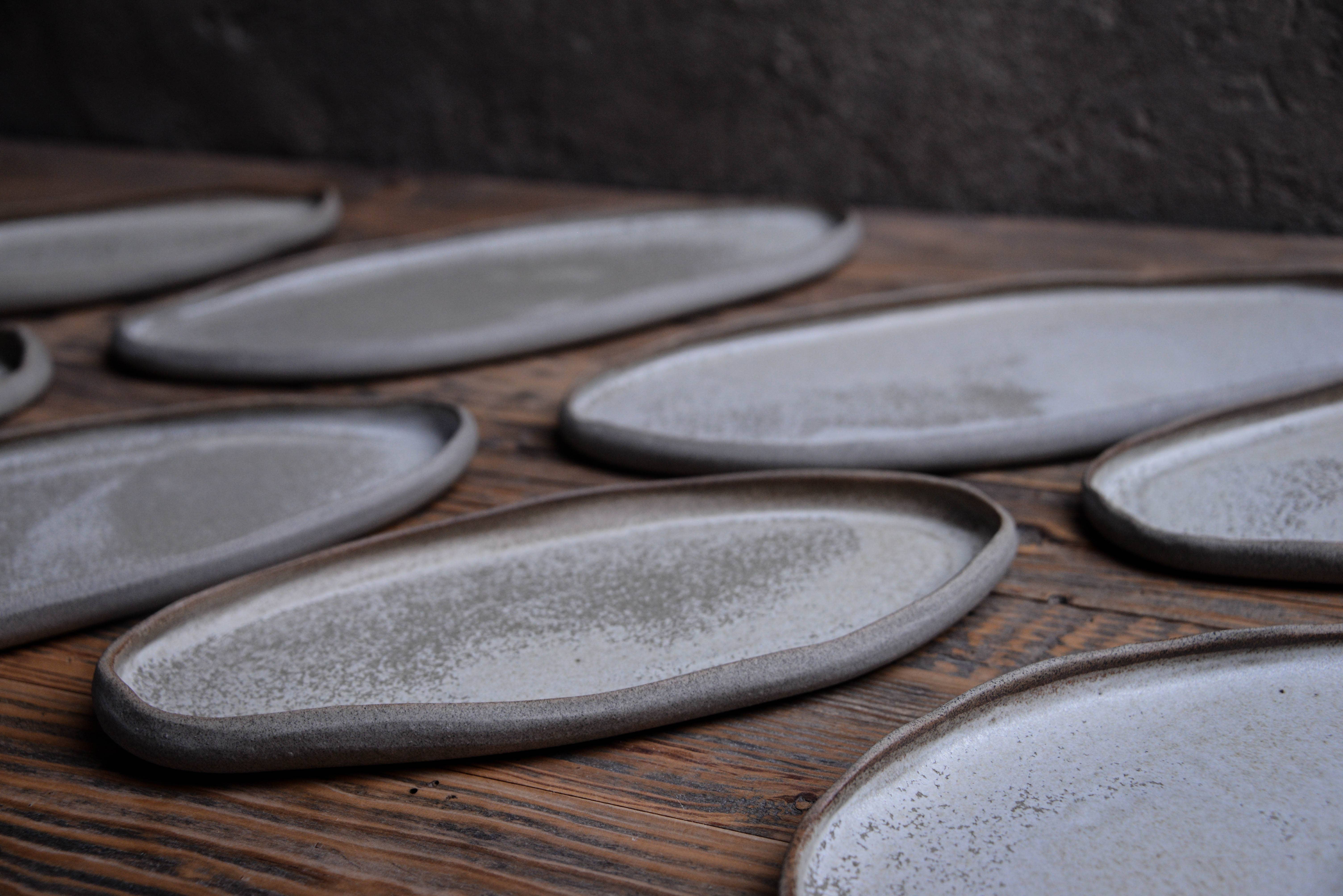 LAIMA CERAMICS (SIA Radosa Apvieniba Spares) - Vendita all'ingrosso Piatto - Piatti da portata della collezione Stone DUNE — fatti a mano, biologici0