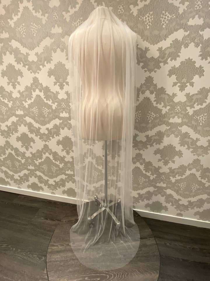 DESIREE - Voile simple chapelle 80" pour la vente par JohnnyB Jewelry