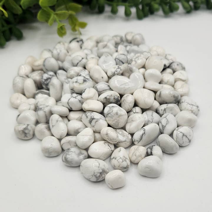 Meraki Gemstones – Pedra/cristal espiritual por atacado – Pedras Roladas de Howlite Branca 10-20mm (0,5kg/1,1lbs)1