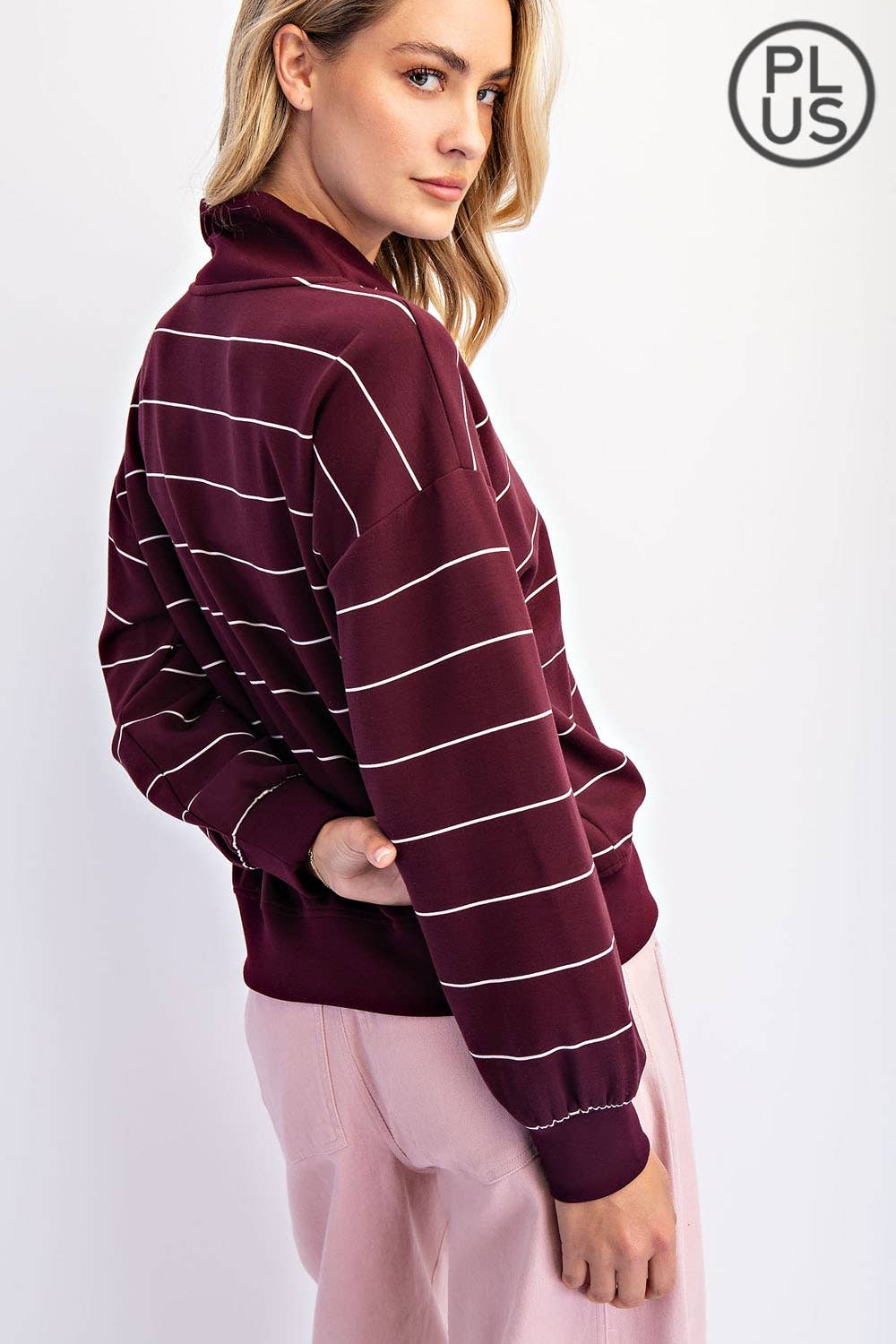 Rae Mode - Vendita all'ingrosso Felpa - Donna - GIACCA SCUBA A RIGHE IN MODAL TAGLIA FORTE CON SCOLLO A V13