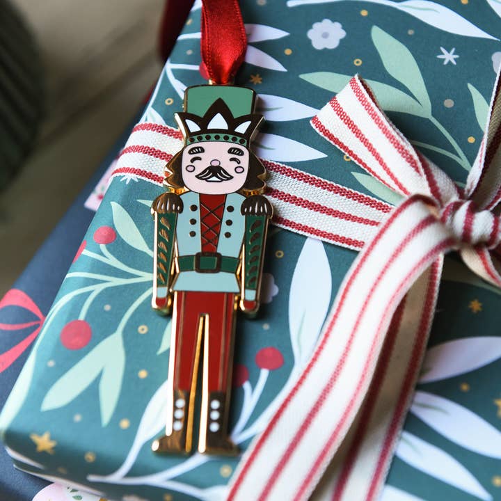 Clara and Macy - Venta al por mayor Adornos - Decoración de árbol de Navidad esmaltado con forma de cascanueces1