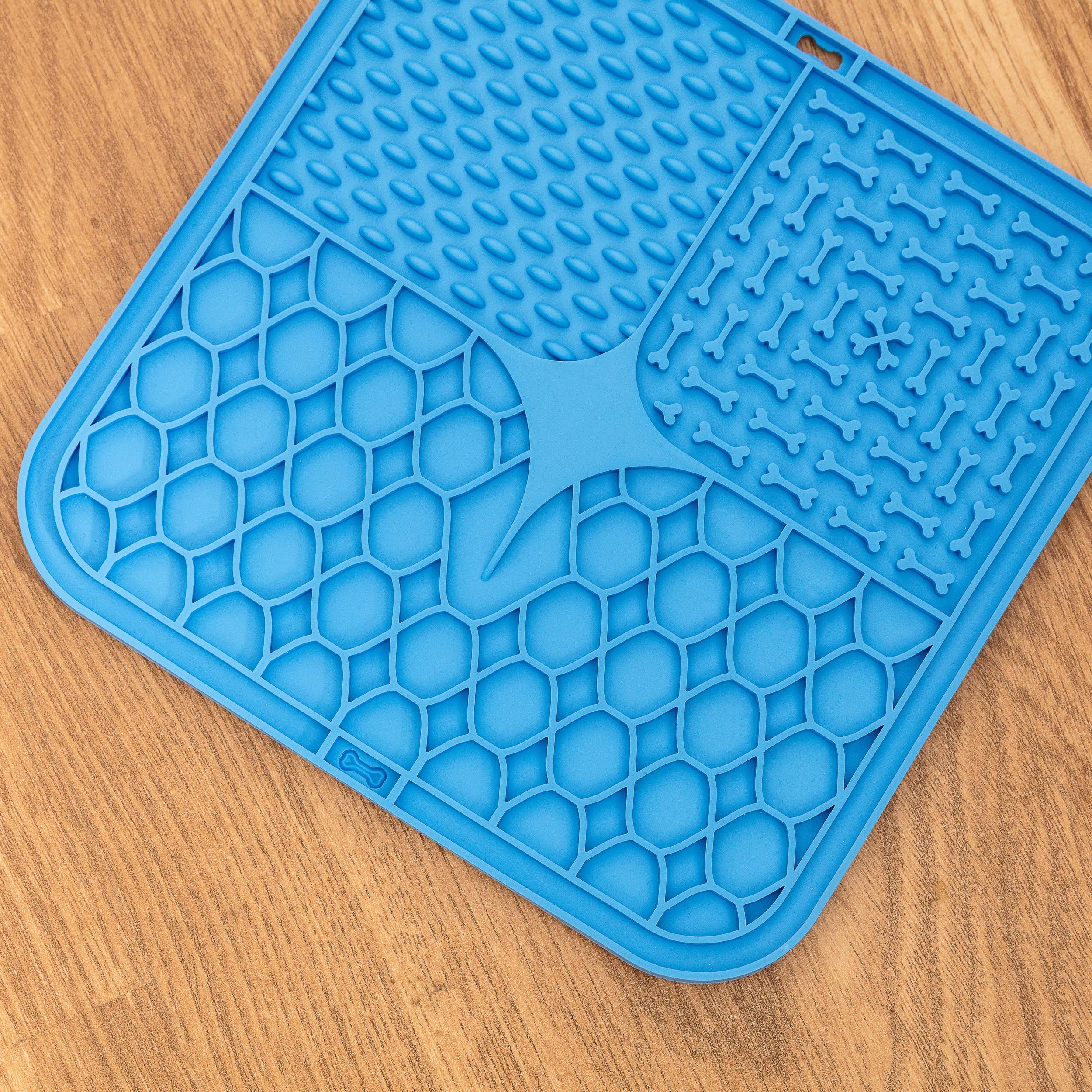 Park Life Designs – wholesale Pet food mat – Dog – Calming Lick Mat13