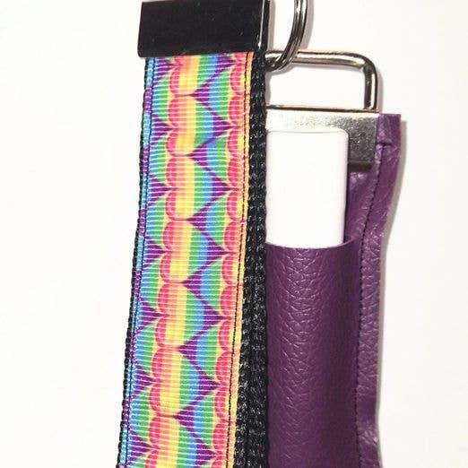 KSS Made - Handmade Keychain Wristlets – Engroshandel Nøglering - Dame – Hjerter og stolthed nøglering Wristlet og Chapstick Holder Sæt