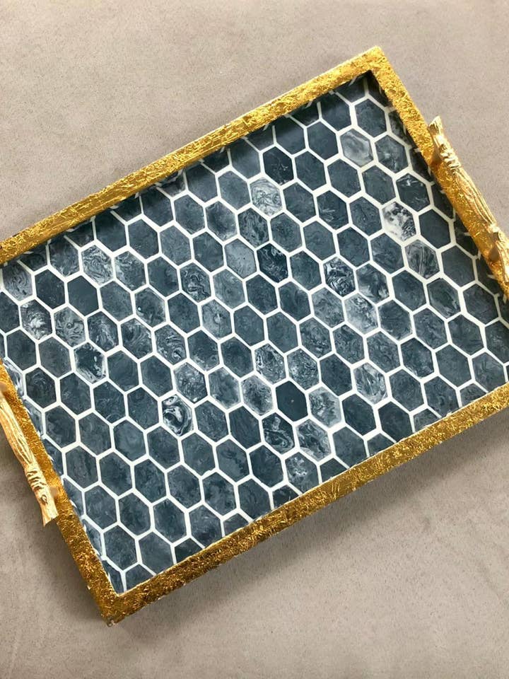 Vassoio decorativo in resina grigia, grande per la vendita all'ingrosso da parte di Tiramisu