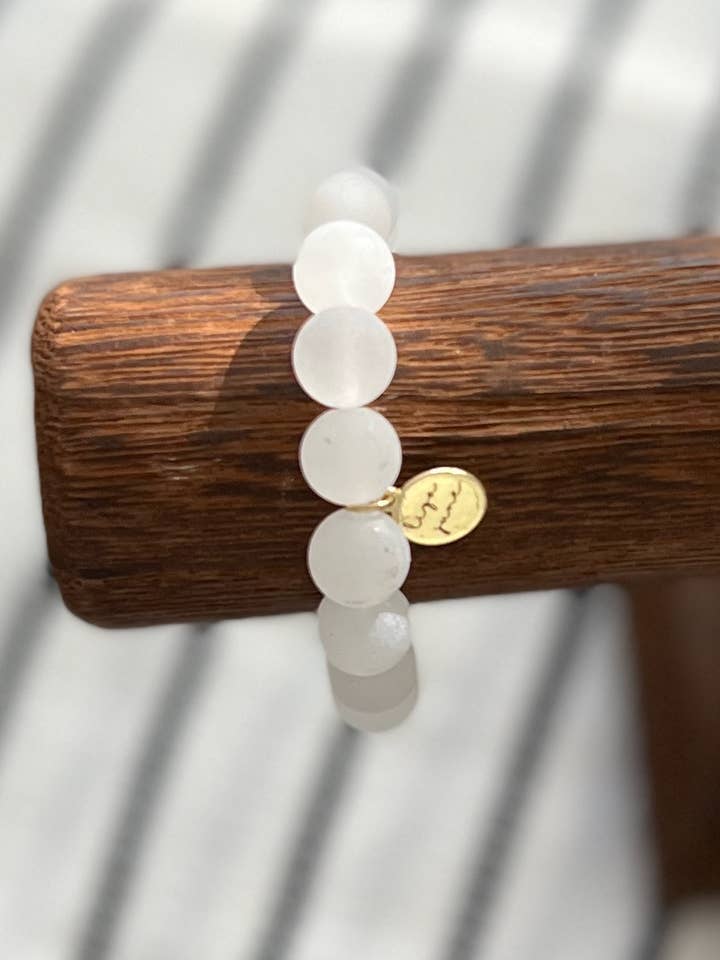 10mm mat månesten jade armbånd for engroshandel hos Liza June