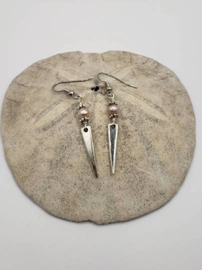 Boucles d'oreilles fourchettes avec perles d'eau douce pour la vente par Lost Things Artisan Jewelry