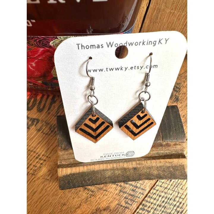 TWWKY – wholesale Hängande örhängen – Återvunna Kentucky Bourbon Barrel Wood Dingle Örhängen3