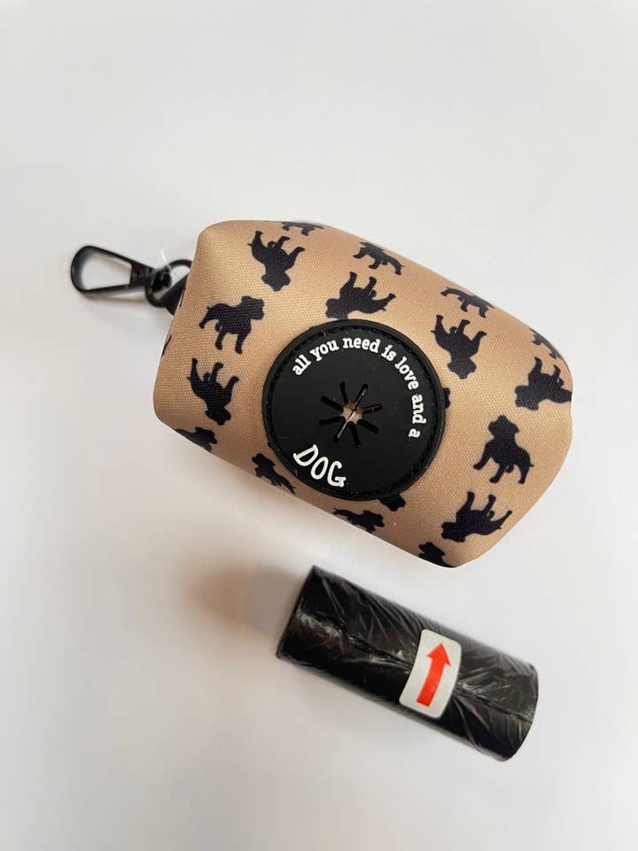 Soporte para bolsas Staffy Poo con bolsas gratis para venta al por mayor de Gifted Wholesale Ltd