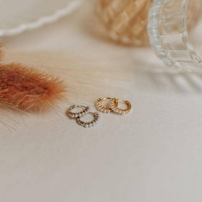 Mauve Jewelry Co. - Vendita all'ingrosso Orecchini a cerchio - Orecchini a cerchio Grace con perla3