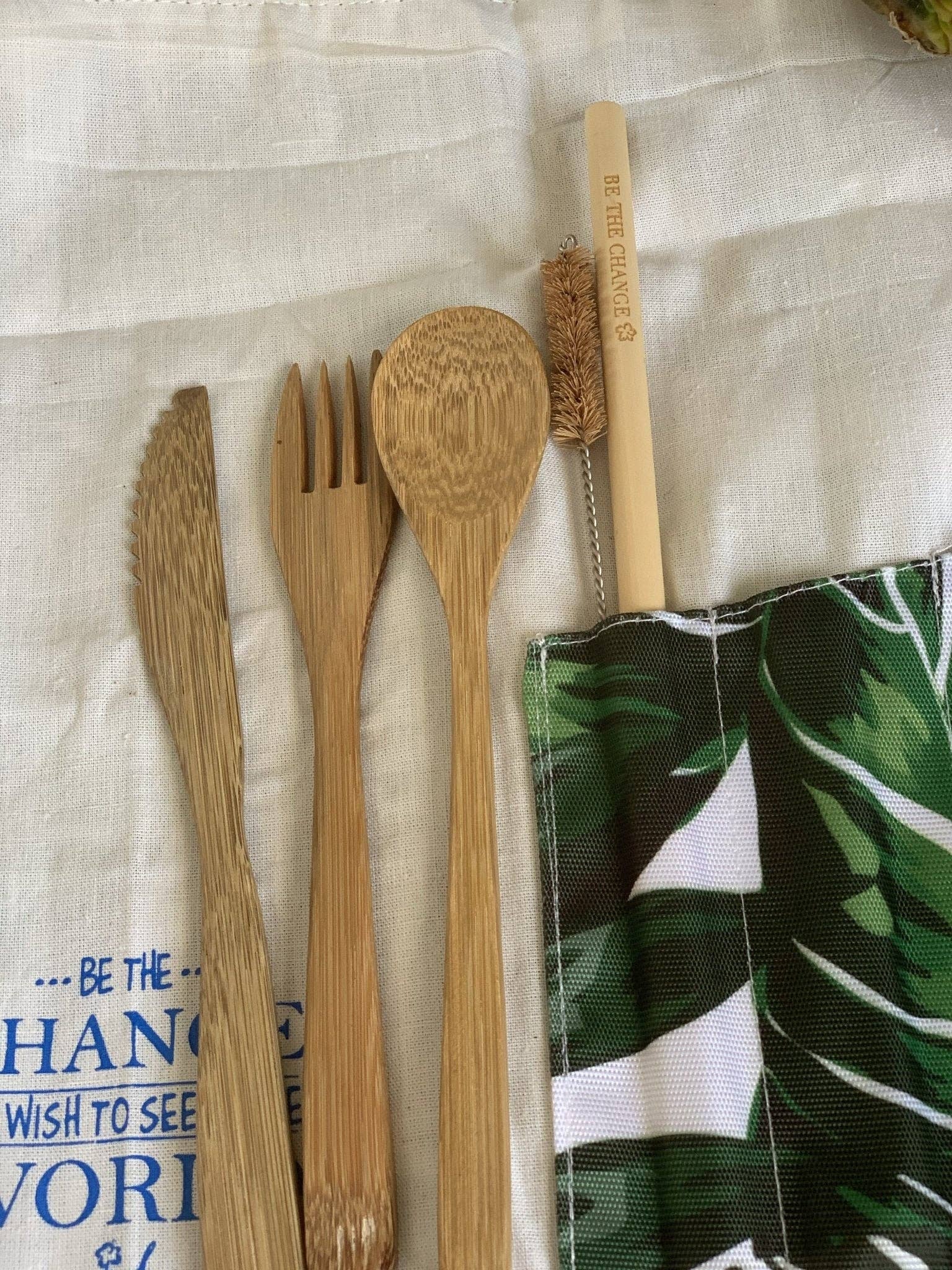 Aurobelle Ibiza - Wholesale Travel Utensil Set - Eco friendly cutlery and bamboo straw travel set , sustainable and practical. Jungle green4