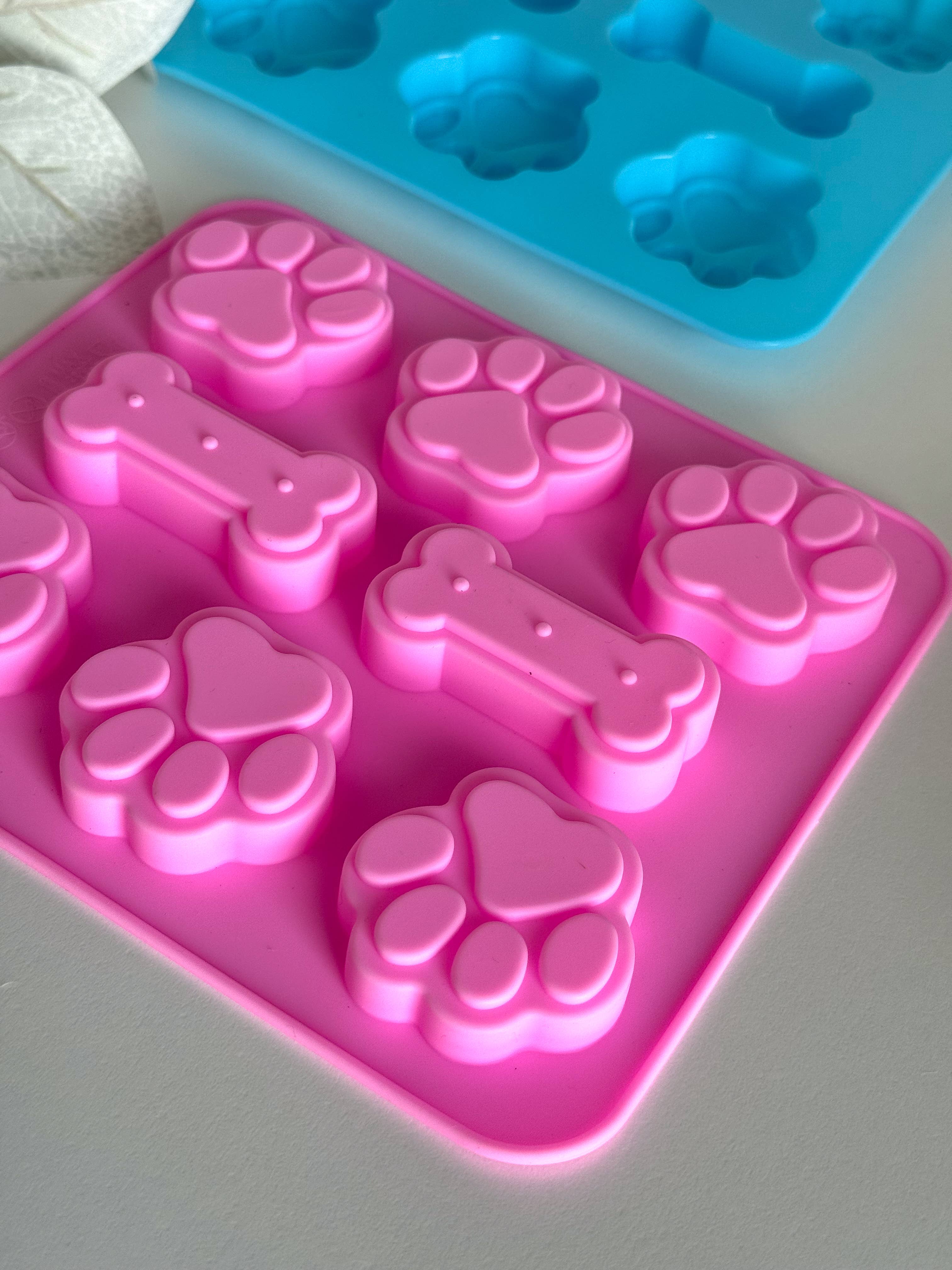 Doggotique – wholesale Isbricka/-form – Doggotique silikonform för isbitar med tass- och benform2