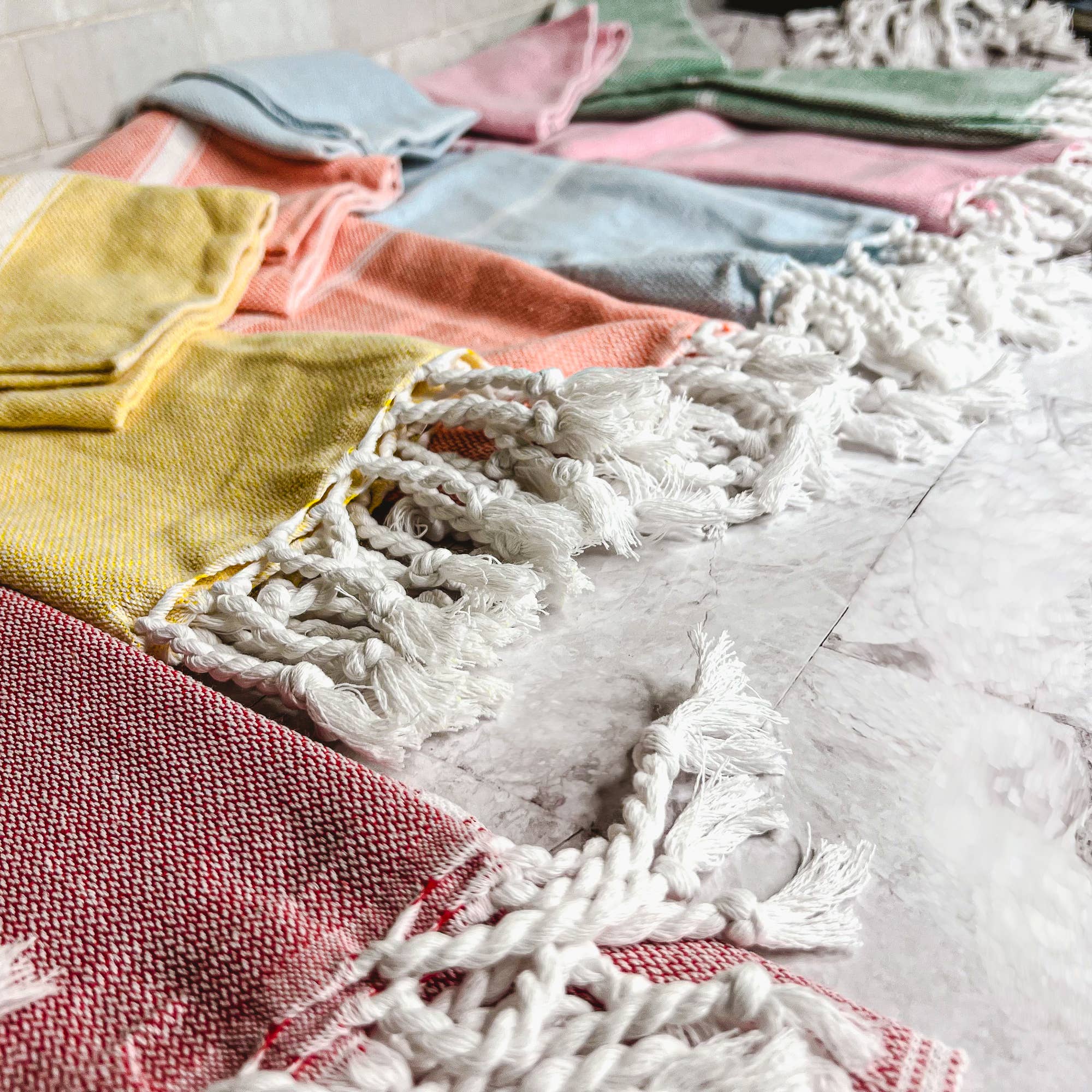 Gia Roma - Vente Essuie-mains - Serviette à main turque avec pompons, torchons de cuisine en coton coloré27