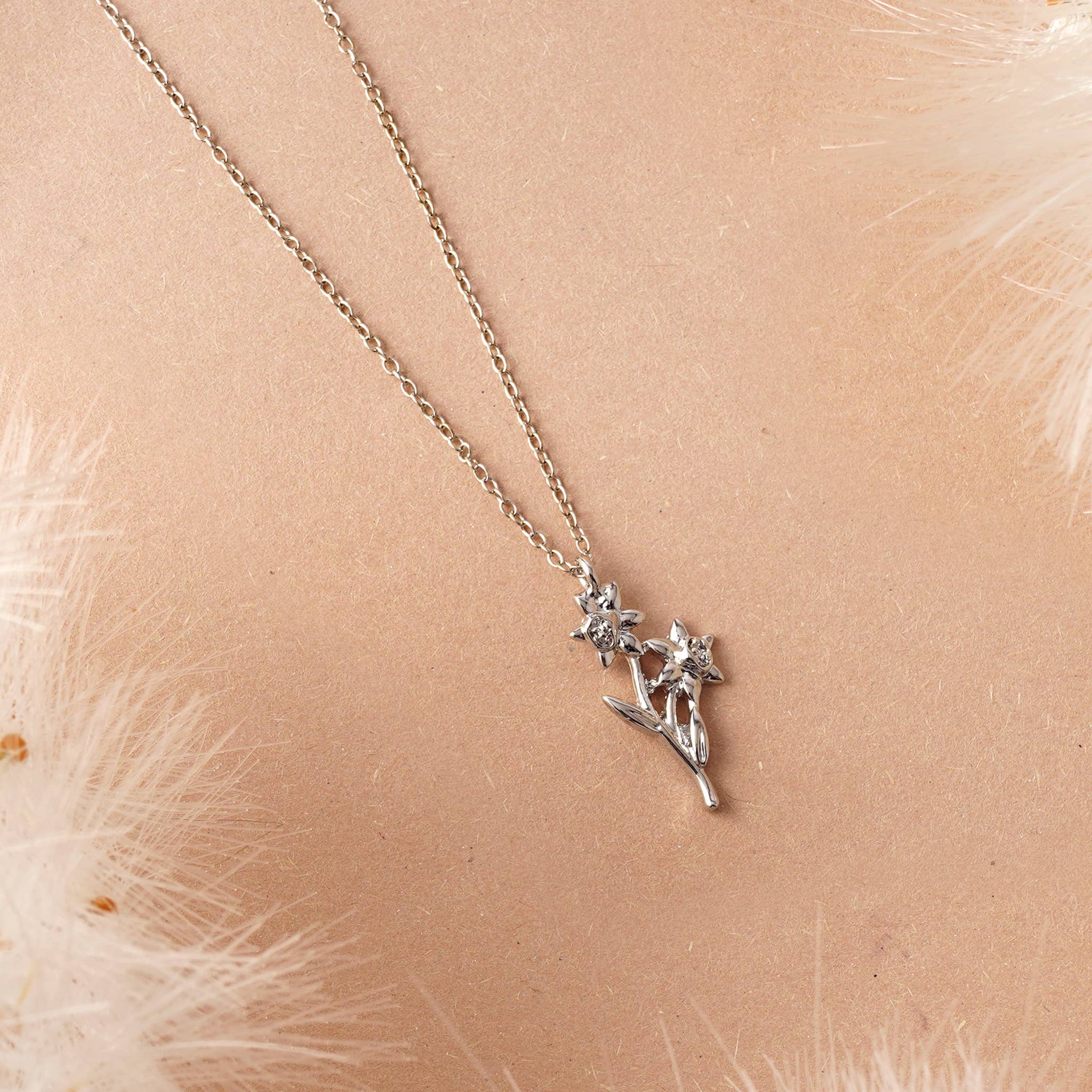 CGB Giftware – wholesale Pendant/charm necklace – Send With Love Daffodil Necklace1