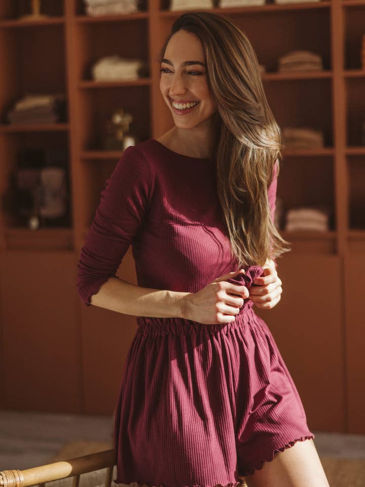 Haut côtelé en modal / Bordeaux pour la vente par Evelina Apparel