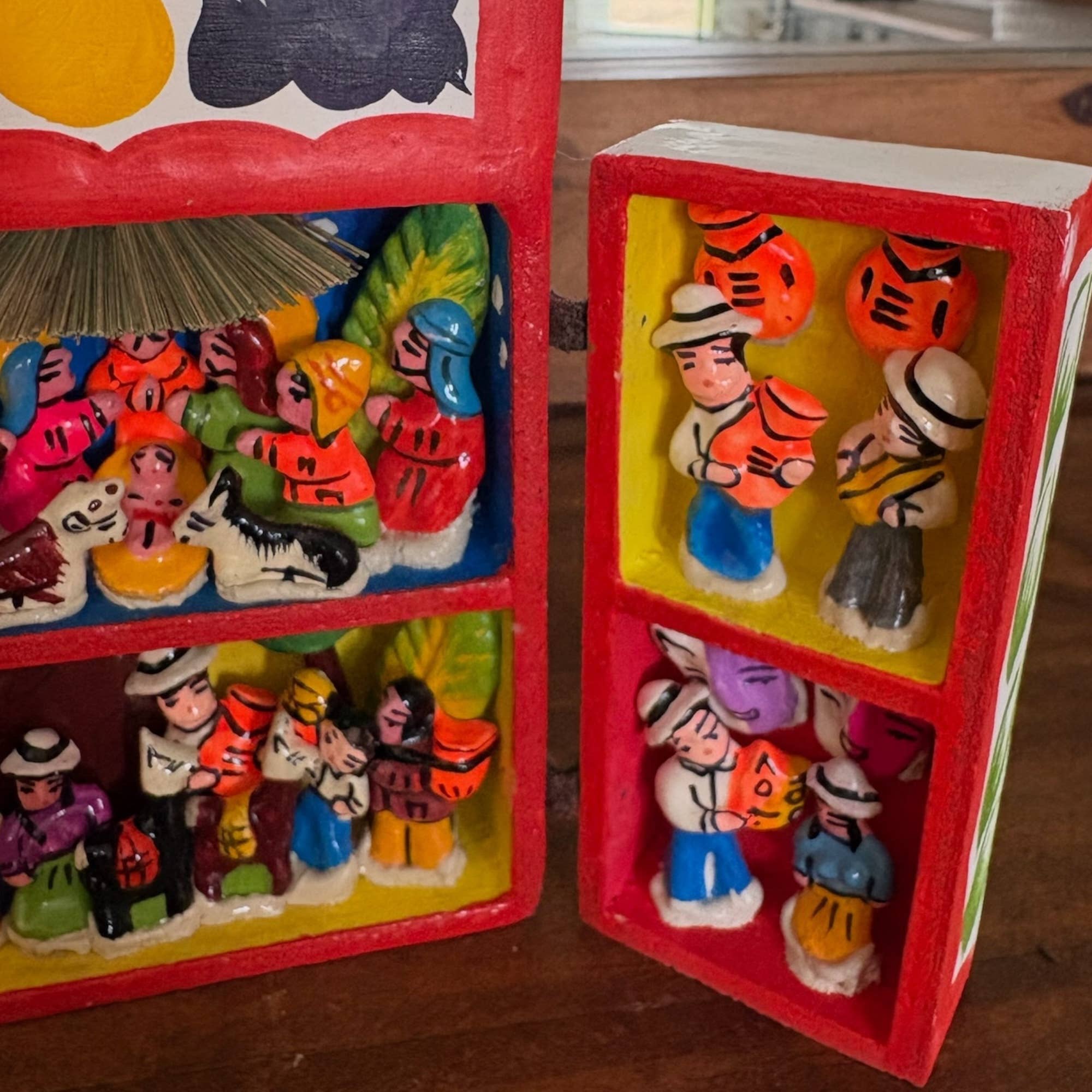 Zoe Artcrafts Corp. - Wholesale Decorative Figurine - Nativity Scene Retablos Christmas Indoor Decor Altarpiece 2