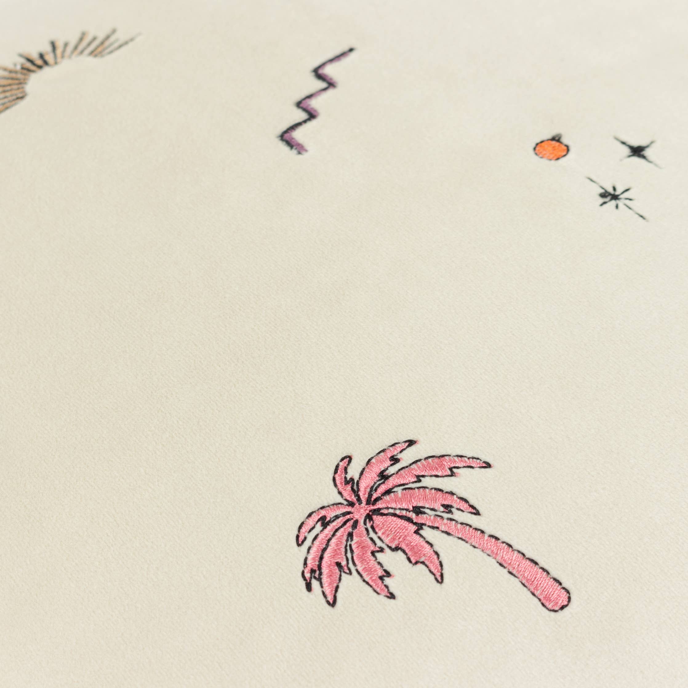 Multicolore Coussin en velours brodé multicolore Eivissa en vente sur Faire5