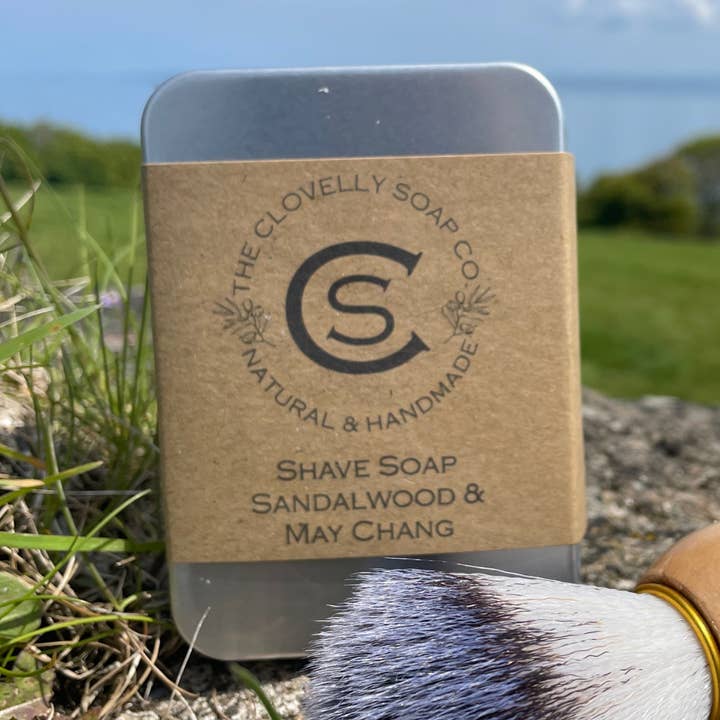 100 g de jabón de afeitar en una lata de viaje, varios aromas para venta al por mayor de The Clovelly Soap Company