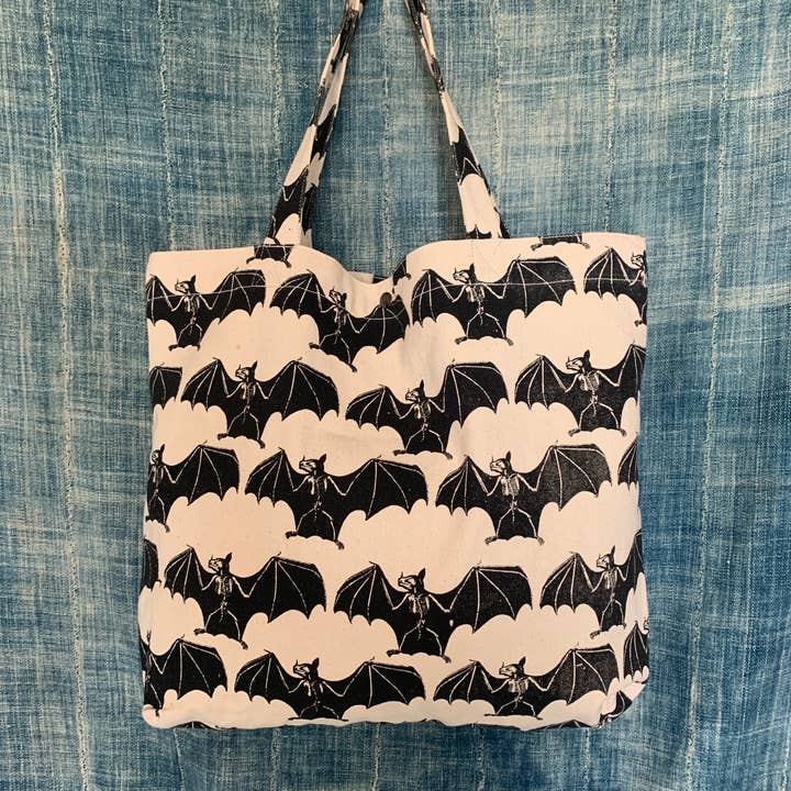 Borsa tote grande in tela di cotone con stampa serigrafica Bats Oddities per la vendita all'ingrosso da parte di Little Baby Kitty