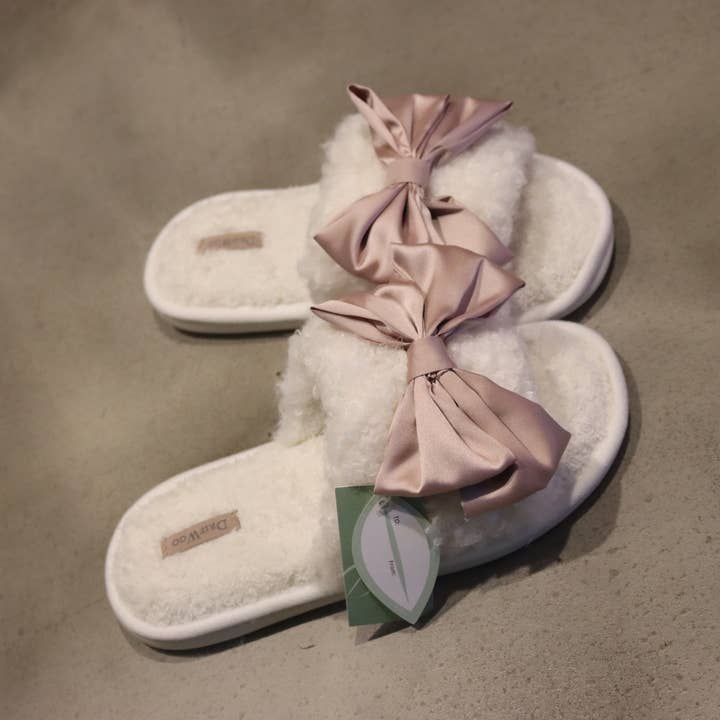 DrifWoo - Wholesale Slippers - Women's - White Fluffy Bridal Slippers – Women’s Summer Spa Slides3