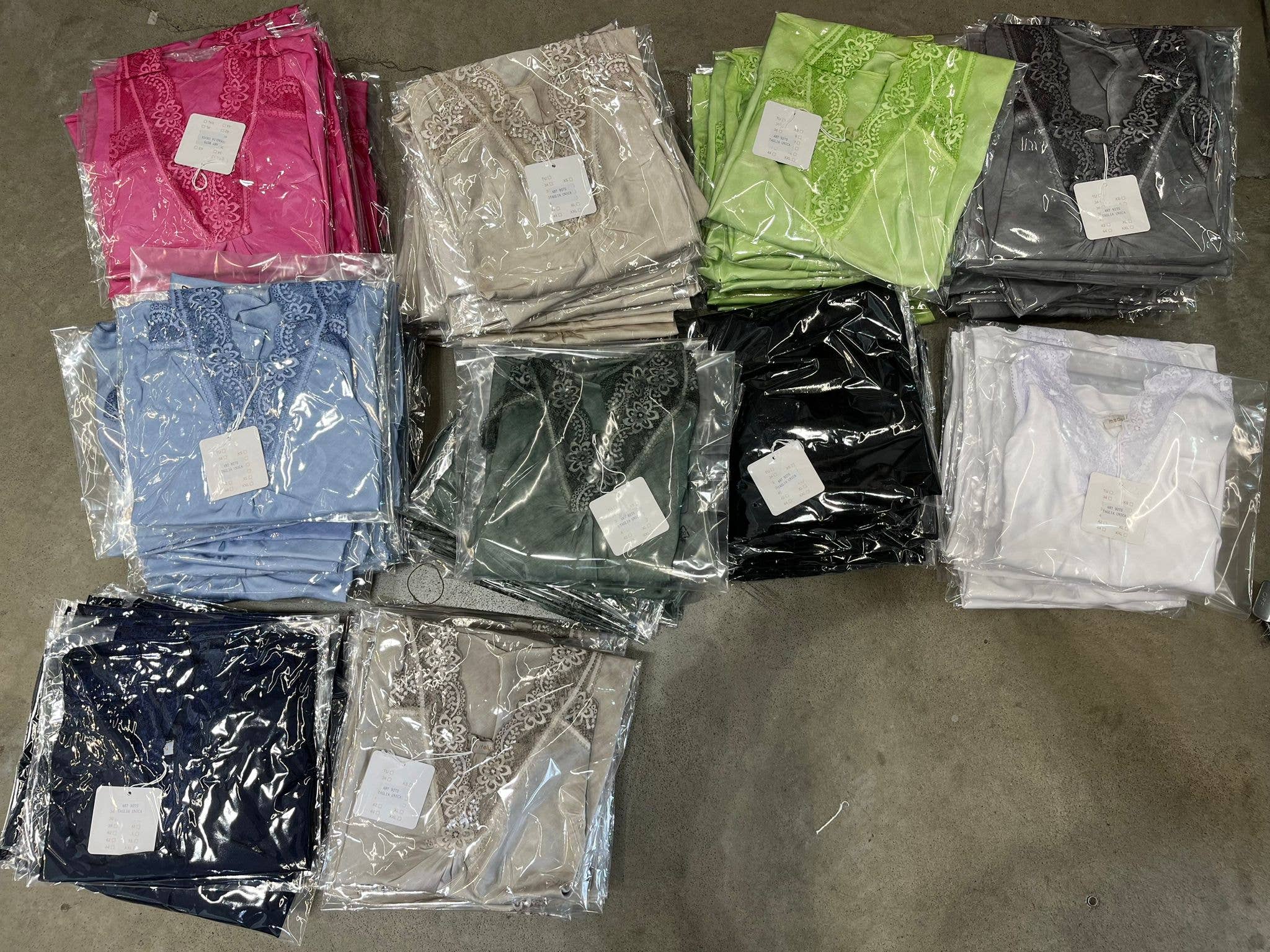 Dance in Paris - Wholesale Blouse - Women's - Tank Top Silk with V-neck Lace0